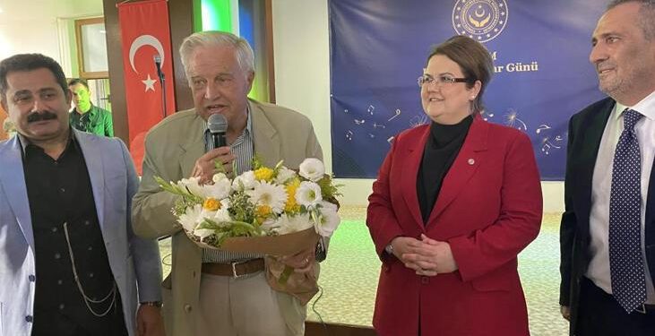 Bakan Yanık’tan huzurevi ziyareti