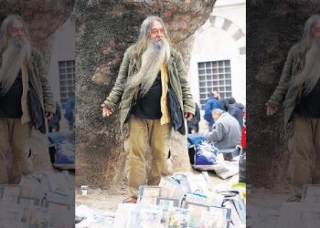 58 yıldır altından ayrılmadığı çınar ağacına adı verildi