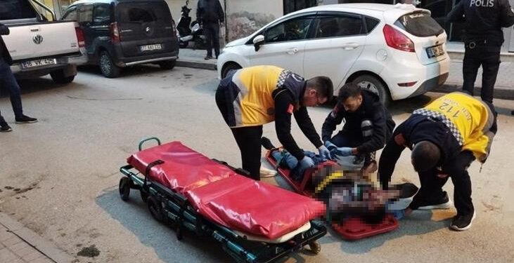 Kanlar içinde yolda yatarken bulundu