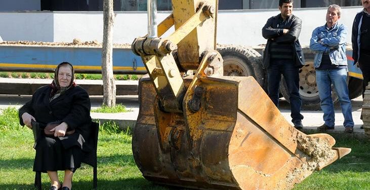 Kepçenin önüne oturup, parkın yıkımını engellemişti! ‘Kıymet Teyze’ hayatını kaybetti