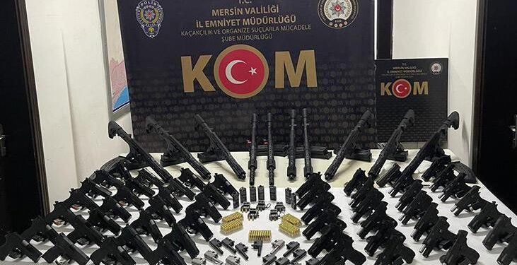 Mersin’de 59 tabanca, 12 suikast silahı ve 10 otomatik tüfek ele geçirildi