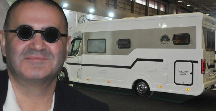 Şafak Sezer fuarda karavan aldı!