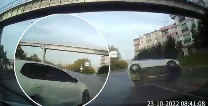 Son anda sapağa girmek isteyince feci kazadan kaçamadı