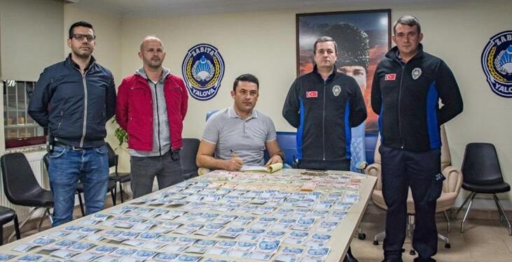 Yalova’da şoke eden olay! Dilencinin üzerinden 12 bin lira para çıktı