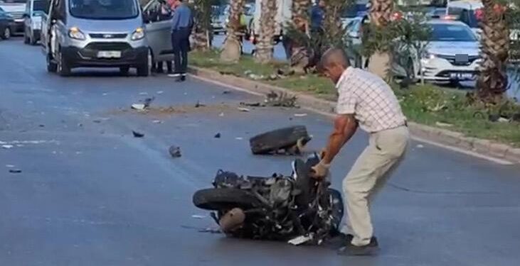 Yol kenarında duran motosiklet sürücüsünün acı sonu