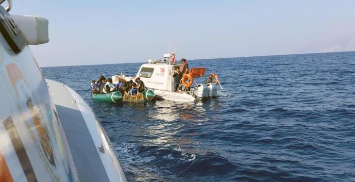 Yunanistan’a geçmeye çalışan 43 düzensiz göçmen yakalandı