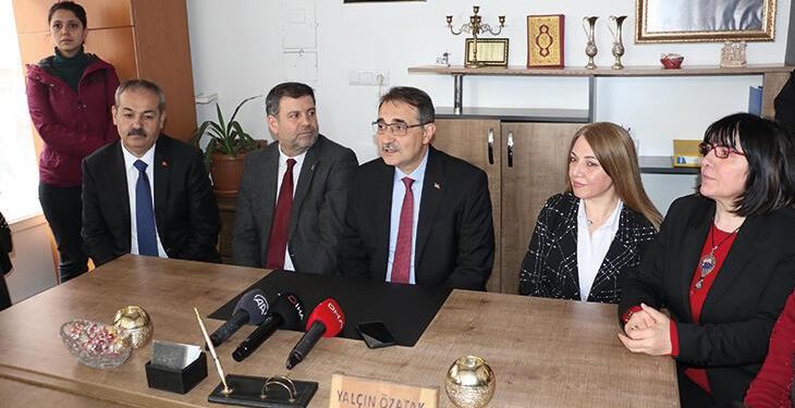Bakan Dönmez: Üç tane oy alabilmek için her şeye ‘eyvallah’ diyen bir muhalefet anlayışı var